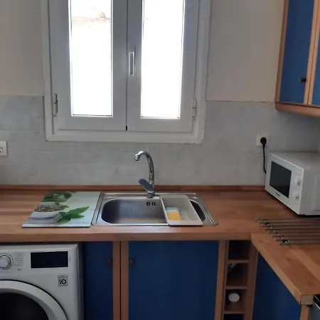 Detached House In Quiet Olive Grove, Starlink Internet & Smart Projector! Дом отдыха